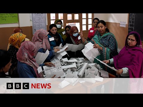 Pakistan election polls close in vote marred by internet blackout | BBC News