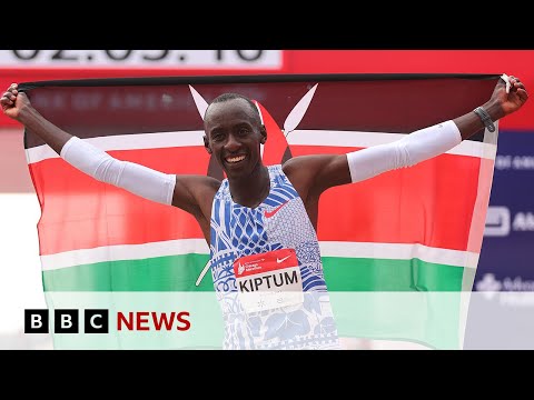 Kenya: Marathon world record holder Kelvin Kiptum dies in road accident | BBC News