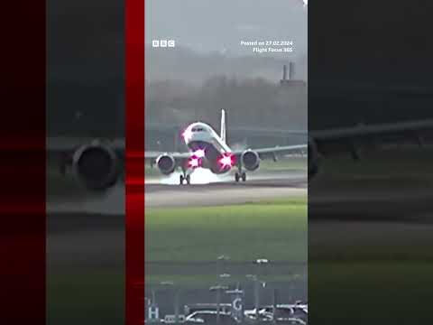 This is the moment a plane flying into Heathrow Airport had to abort its landing. #Shorts #BBCNews