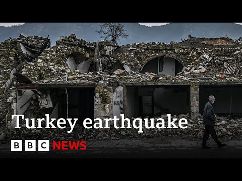 Turkey earthquake: Pressure on government one year on since country’s deadliest quake | BBC News