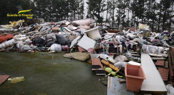 Scoperta nel pavese una discarica abusiva su un terreno confiscato