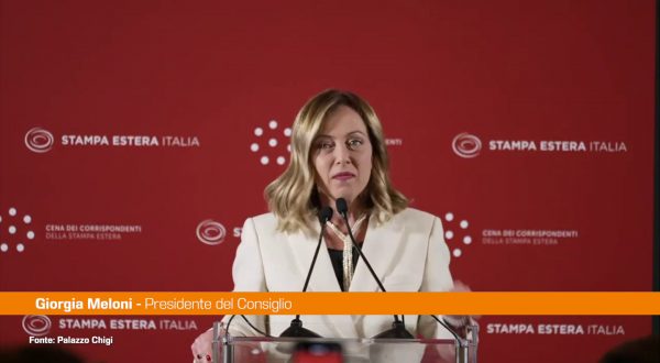 Meloni scherza con la stampa estera “Non è la giornata migliore…”