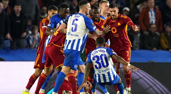 Roma ai quarti di Europa League, al Brighton non basta L’1-0