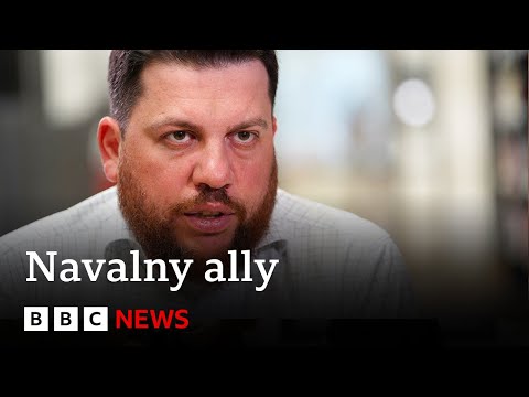 Alexei Navalny ally blames Putin’s men for hammer attack | BBC News