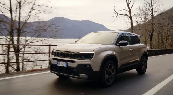 Jeep, arriva l’Avenger e-Hybrid