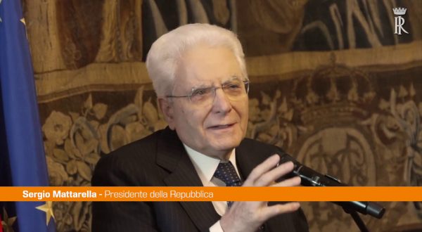 Mattarella “Presidente della Repubblica non firma leggi, le promulga”