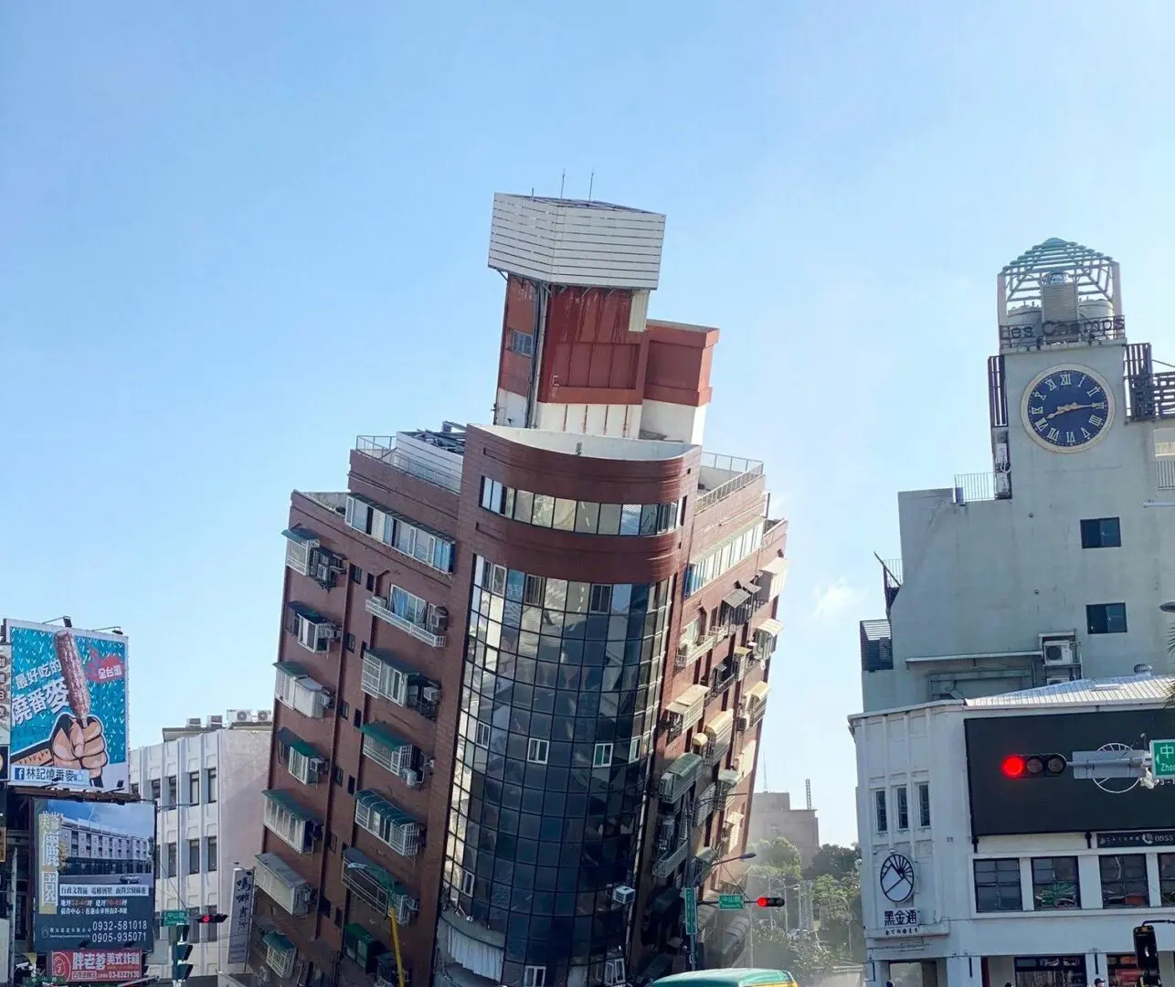 Scossa di magnitudo 7.4 a Taiwan. Edifici crollati e vittime