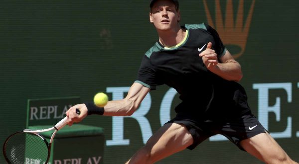 Sinner eliminato in semifinale da Tsitsipas a Montecarlo