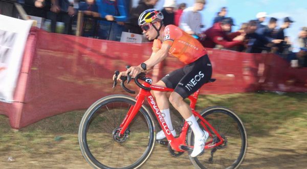 Pidcock vince in volata la 58^ Amstel Gold Race