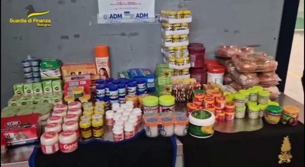 Sequestrati 70 kg di cosmetici e farmaci illegali a Bologna, 2 denunce