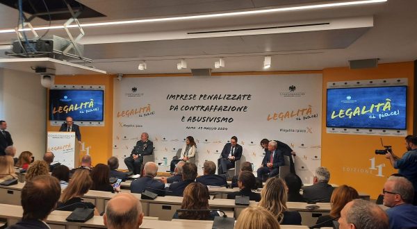 Confcommercio, nel 2023 l’illegalità è costata 38,6 miliardi