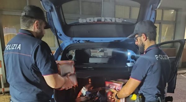 Fuochi d’artificio illegali e pericolosi, poliziotti bloccano festa a Catania