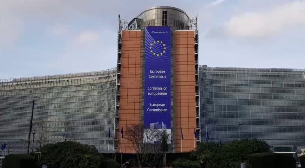 La Commissione Ue rivede al rialzo le stime di crescita