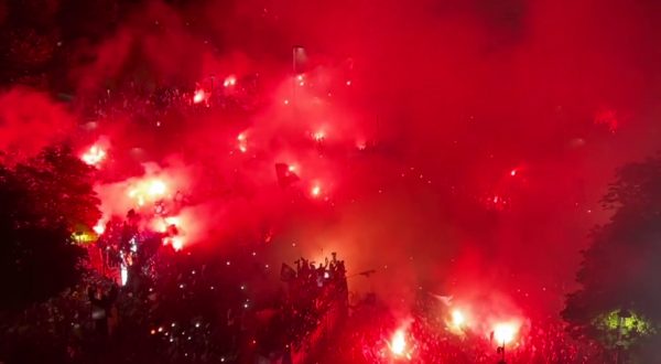 Pullman scoperto per le vie di Bergamo per l’Atalanta campione