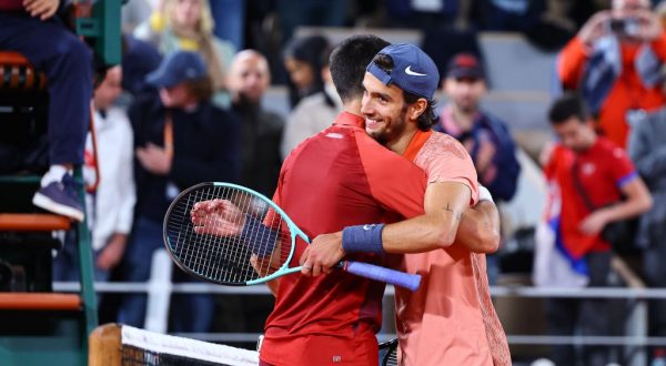 Musetti ko al quinto set al Roland Garros, Djokovic resta numero 1