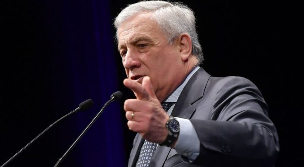 Tajani “Difendiamo Mattarella, siamo un partito europeista”