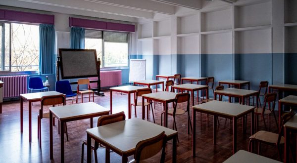 Non mandano i figli a scuola, a Pozzuoli denunciati 106 genitori