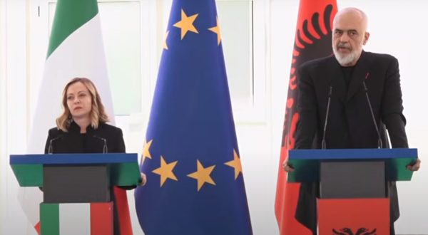 Migranti, Meloni “In Albania centri operativi da agosto”