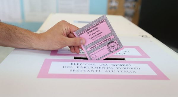 Europee, dalle 7 di riaperti i seggi. Ieri affluenza al 14,64%