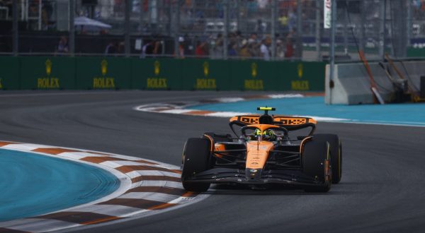 Pole di Norris su Verstappen in Spagna, Leclerc 5° e Sainz 6°