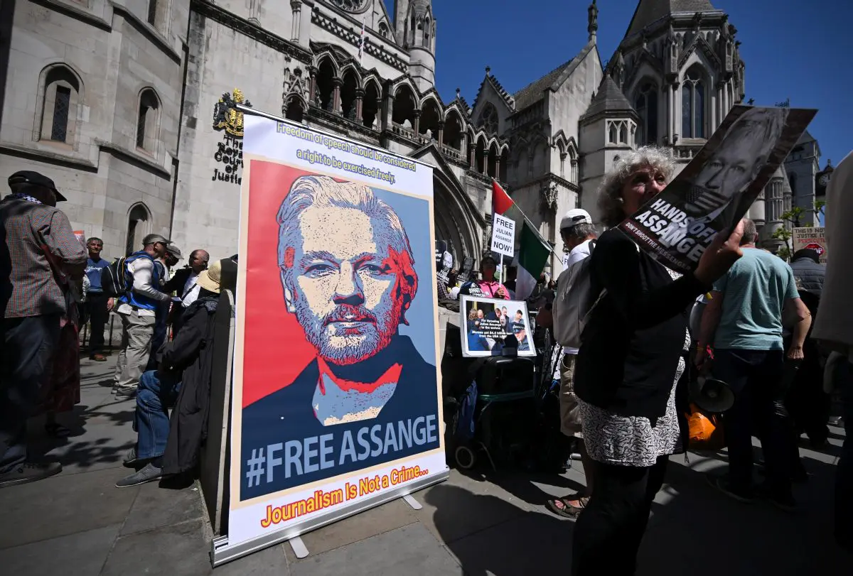 Julian Assange patteggia con gli Stati Uniti, è libero