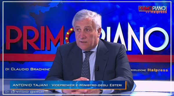 Tajani “Costruire maggioranza di centrodestra in Ue, mai con Le Pen”