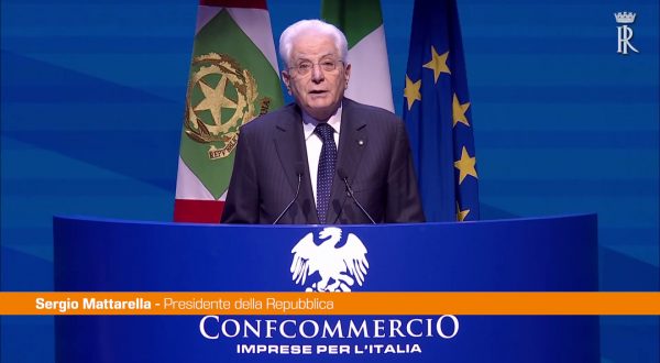 Mattarella “Negozi aperti in pandemia presidio resilienza collettiva”