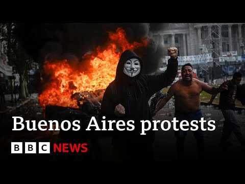 Buenos Aires rocked by violent clashes over Argentina’s President Milei reforms | BBC News