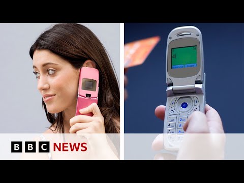 Would you ditch a smartphone for a ‘dumbphone’? | BBC News