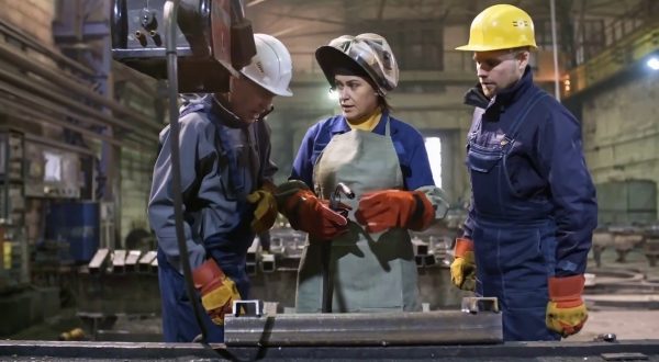 Ad aprile produzione industriale in calo