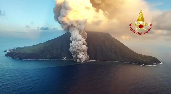 Allerta rossa per il vulcano Stromboli