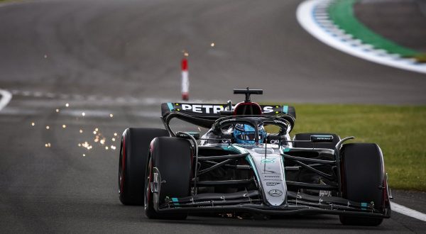 Russell in pole a Silverstone davanti a Hamilton, male le Ferrari