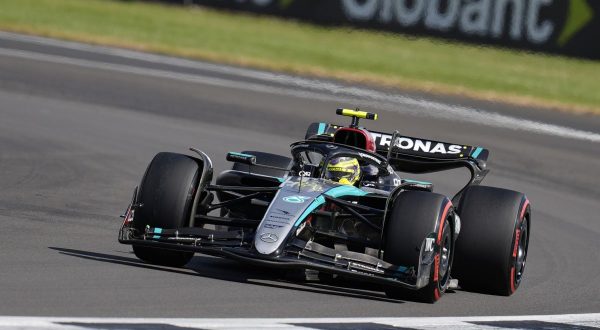 Hamilton torna a ruggire a Silverstone, deludono le Ferrari