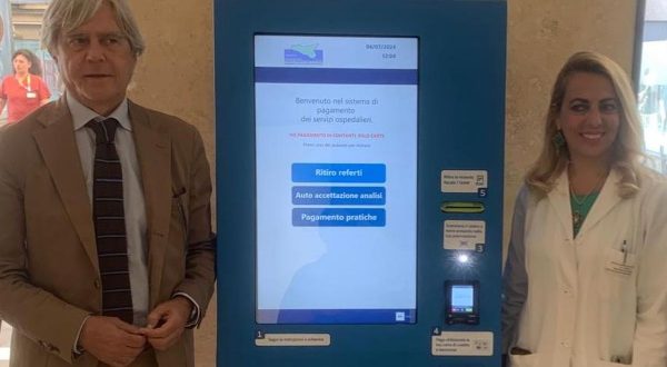 Sanità, all’Arnas Garibaldi si paga al Totem e ci si muove con app