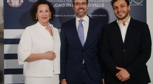 Premio Navarro-Valls a Lina Tombolato Doris e a Nicolò Govoni