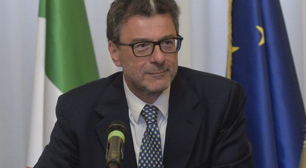 Giorgetti “Per diminuire debito non serve una manovra lacrime e sangue”