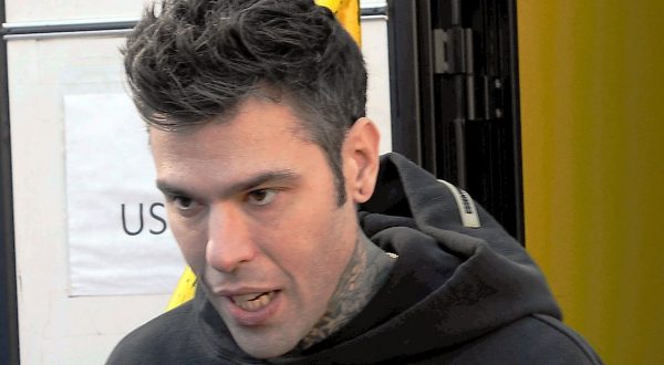 Fedez ricoverato dopo un’emorragia “Grazie di cuore ai dottori”