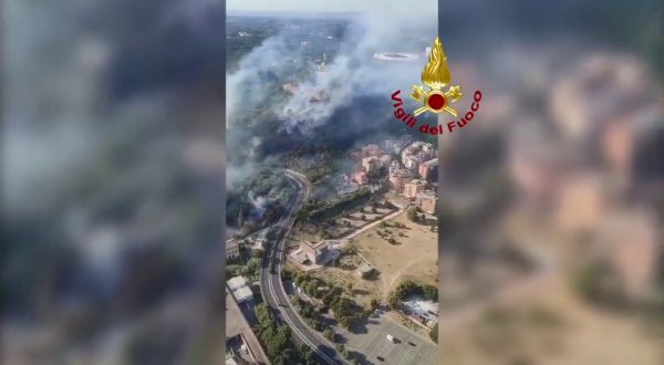 Roma in fiamme, le immagini dell’incendio a Monte Mario