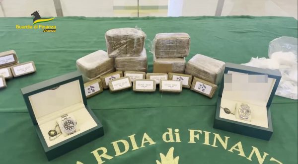 Vicenza, operazione antidroga. Sequestrati 8 kg sostanze stupefacenti