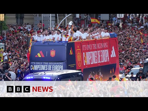 Fans celebrate Euro 2024 win after Spain’s royal welcome home to Madrid | BBC News