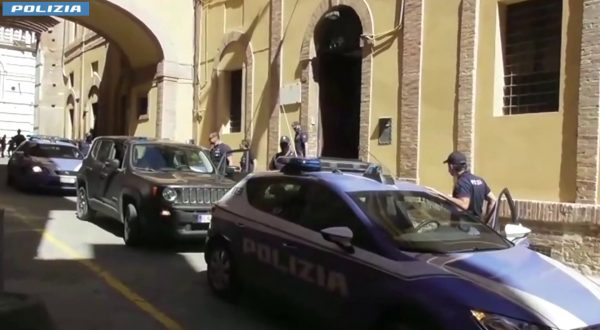 Quattro arresti a Siena per rapine, furti, e lesioni. 3 sono minorenni