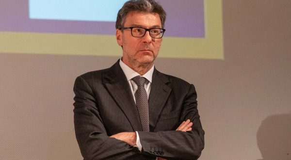 Via libera al decreto Omnibus. Giorgetti “No tasse sugli extraprofitti delle banche”