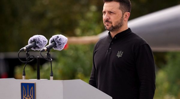 Zelensky “Incendio a Zaporizhzhia, radiazioni nella norma”