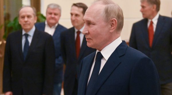 Putin “Ucraina esegue ordini dell’Occidente, avrà una degna risposta”