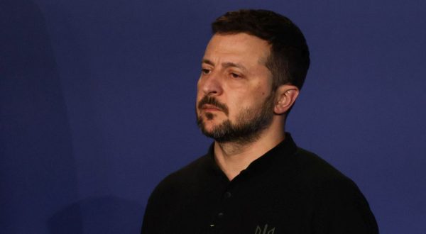 Zelensky “Rafforziamo le nostre posizioni nel Kursk”