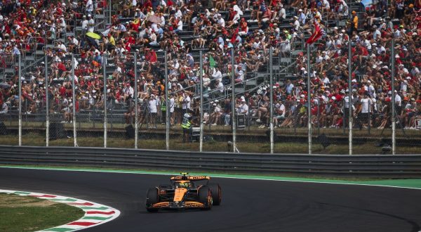 Norris in pole a Monza e prima fila McLaren, 4° Leclerc e 5° Sainz