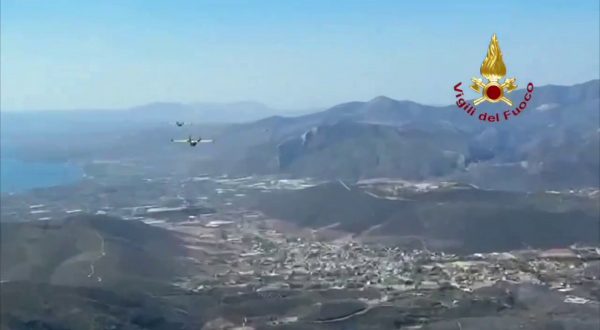 Incendi in Grecia, in azione anche due Canadair inviati dall’Italia