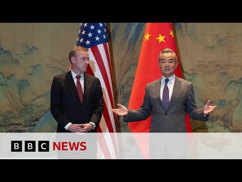 US security adviser meets Chinese foreign minister in Beijing | BBC News