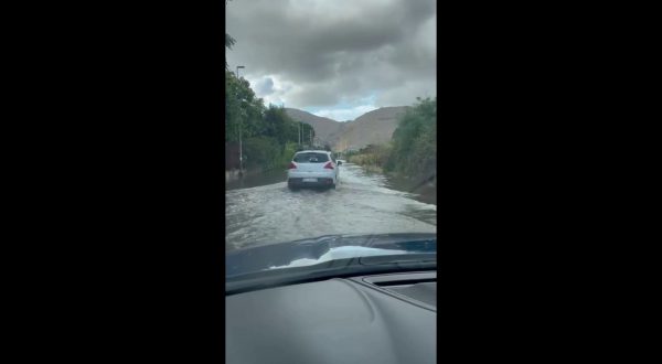 A Palermo piove dopo mesi e Mondello si allaga