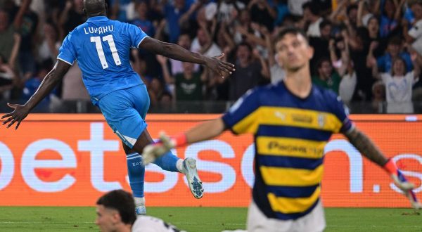 Il Napoli ribalta il Parma nel recupero, Lukaku in gol